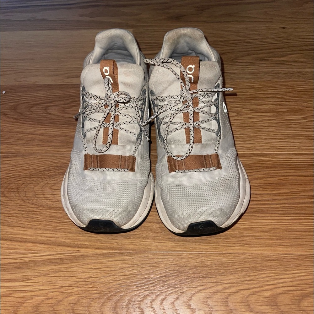 On clouds, size 7, white/brown